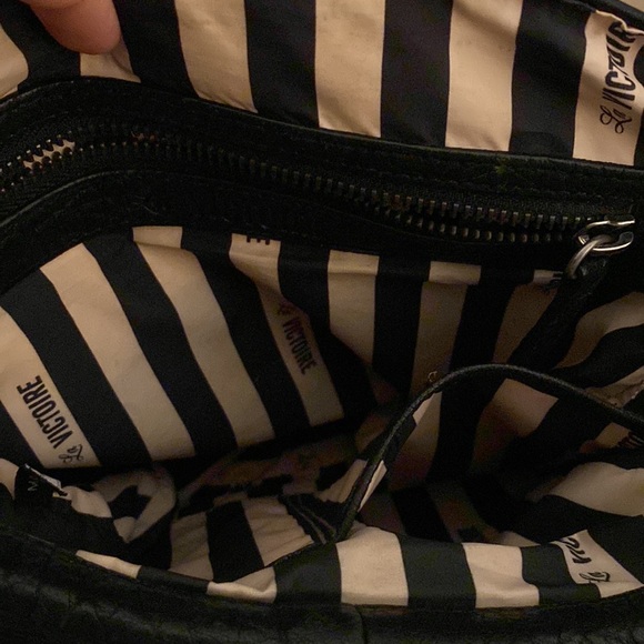 Pour La Victoire Genuine Pebbled Leather Saddle Crossbody Purse Bag - Picture 3 of 5